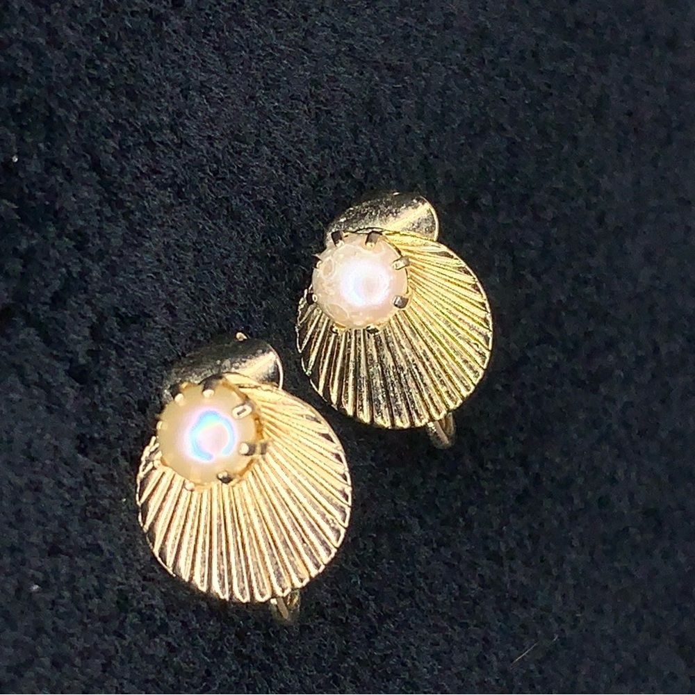 Vintage Coro Seashell Earrings Ivory Pearl Accent Yellow Gold Mermaid Gift - Picture 8 of 9